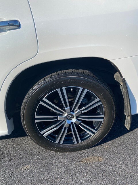 2020 Lexus LX 570 photo 2