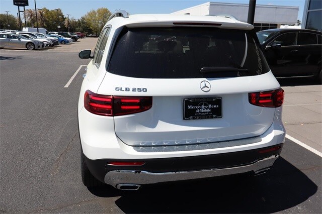 2025 Mercedes Benz GLB 250 photo 3