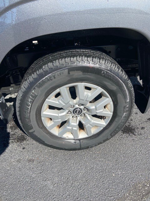 2022 Nissan Frontier SV Crew Cab photo 3