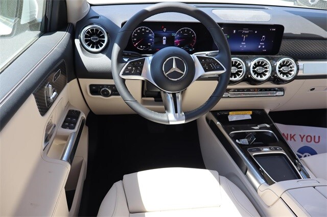 2025 Mercedes Benz GLB 250 photo 4