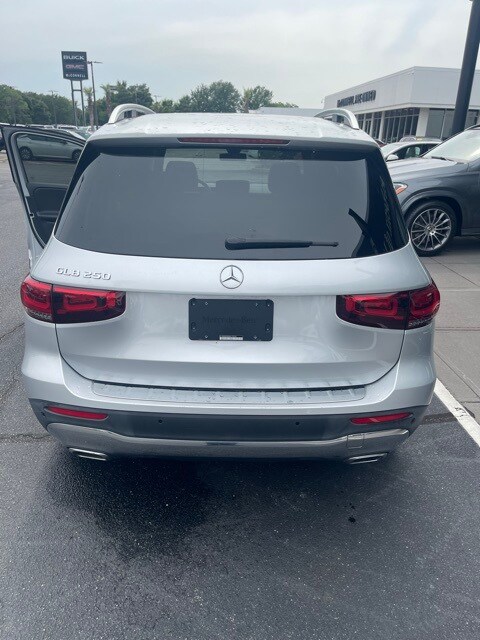 2021 Mercedes Benz GLB 250 photo 3