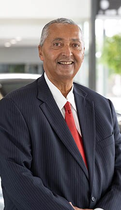 Staff member Orlando Nelson from 918f519f302b