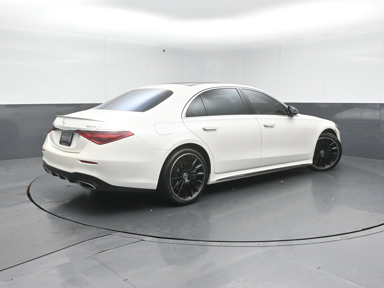 2022 Mercedes Benz S 580 4MATIC photo 2
