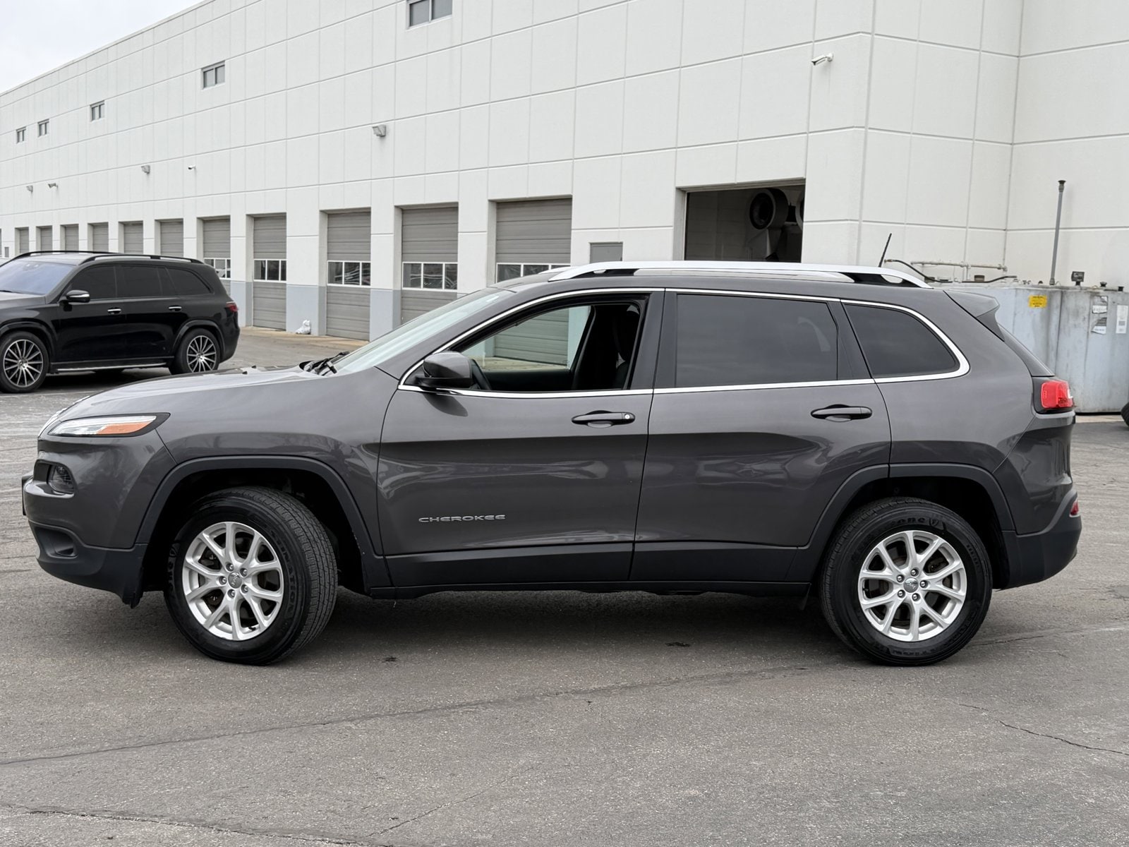 2017 JEEP CHEROKEE - Image 8