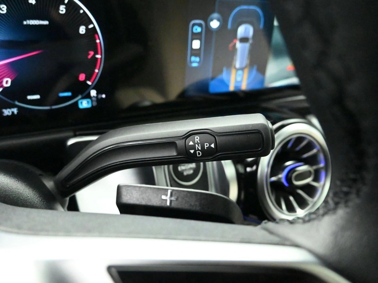 2025 MERCEDES-BENZ GLB-CLASS - Image 13