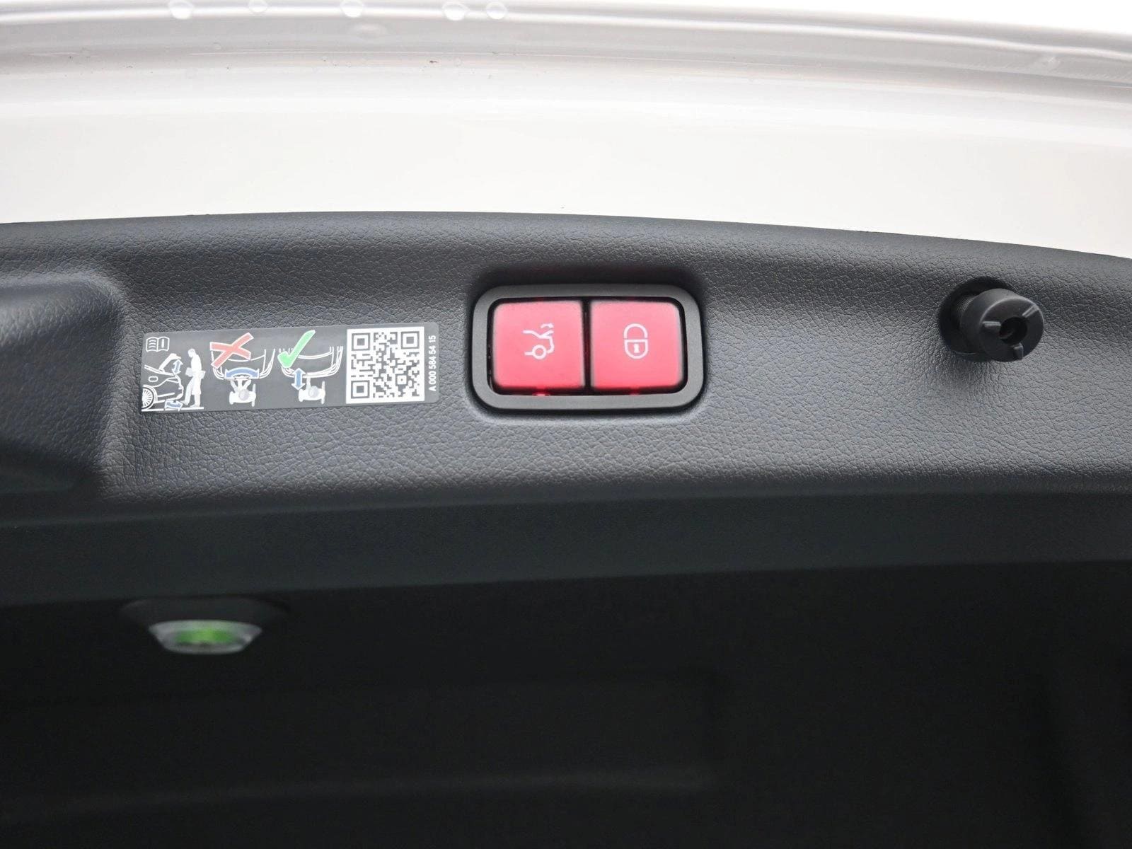 2025 MERCEDES-BENZ C-CLASS - Image 24