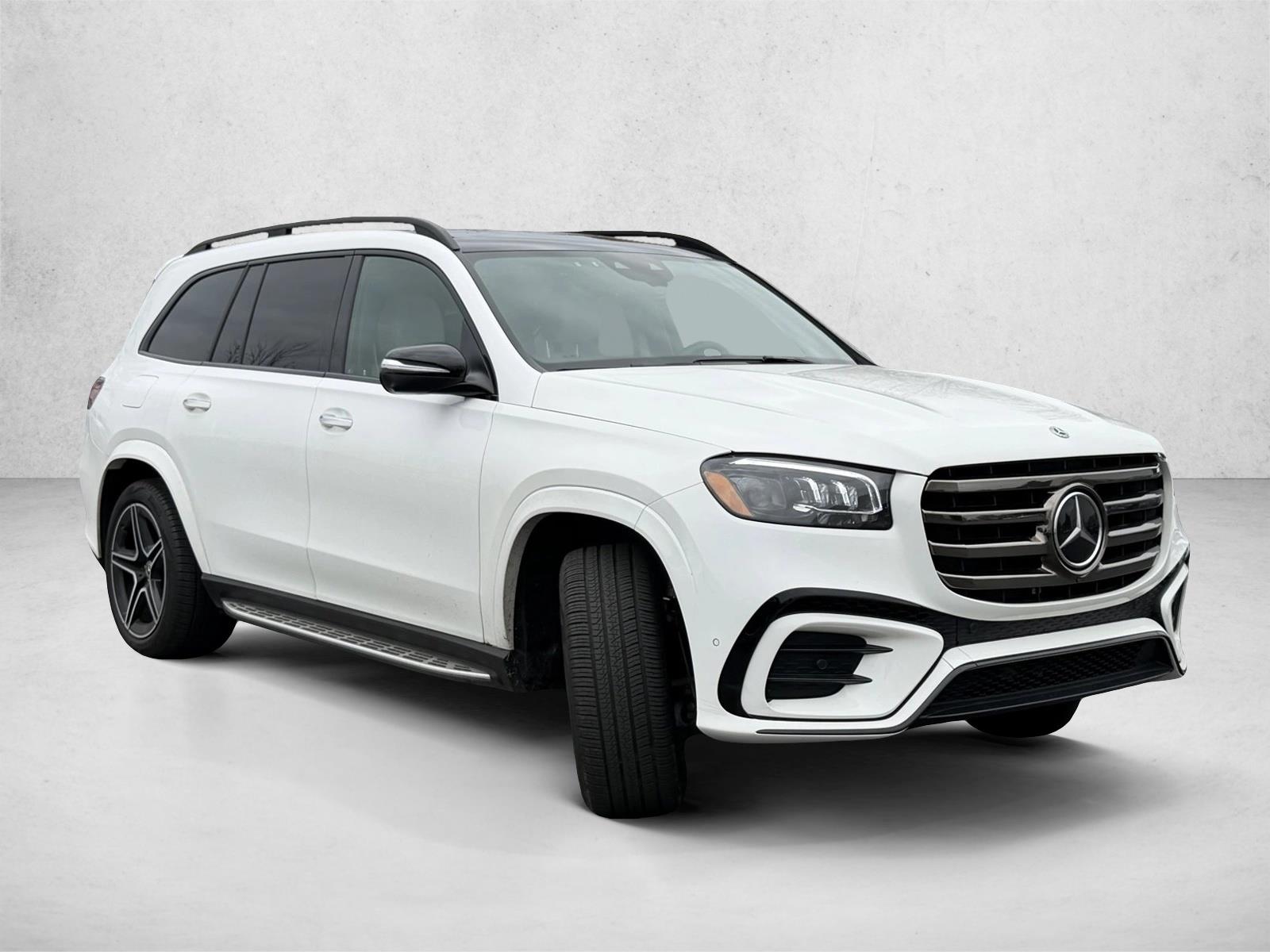 2025 Mercedes Benz GLS 4MATIC photo 3