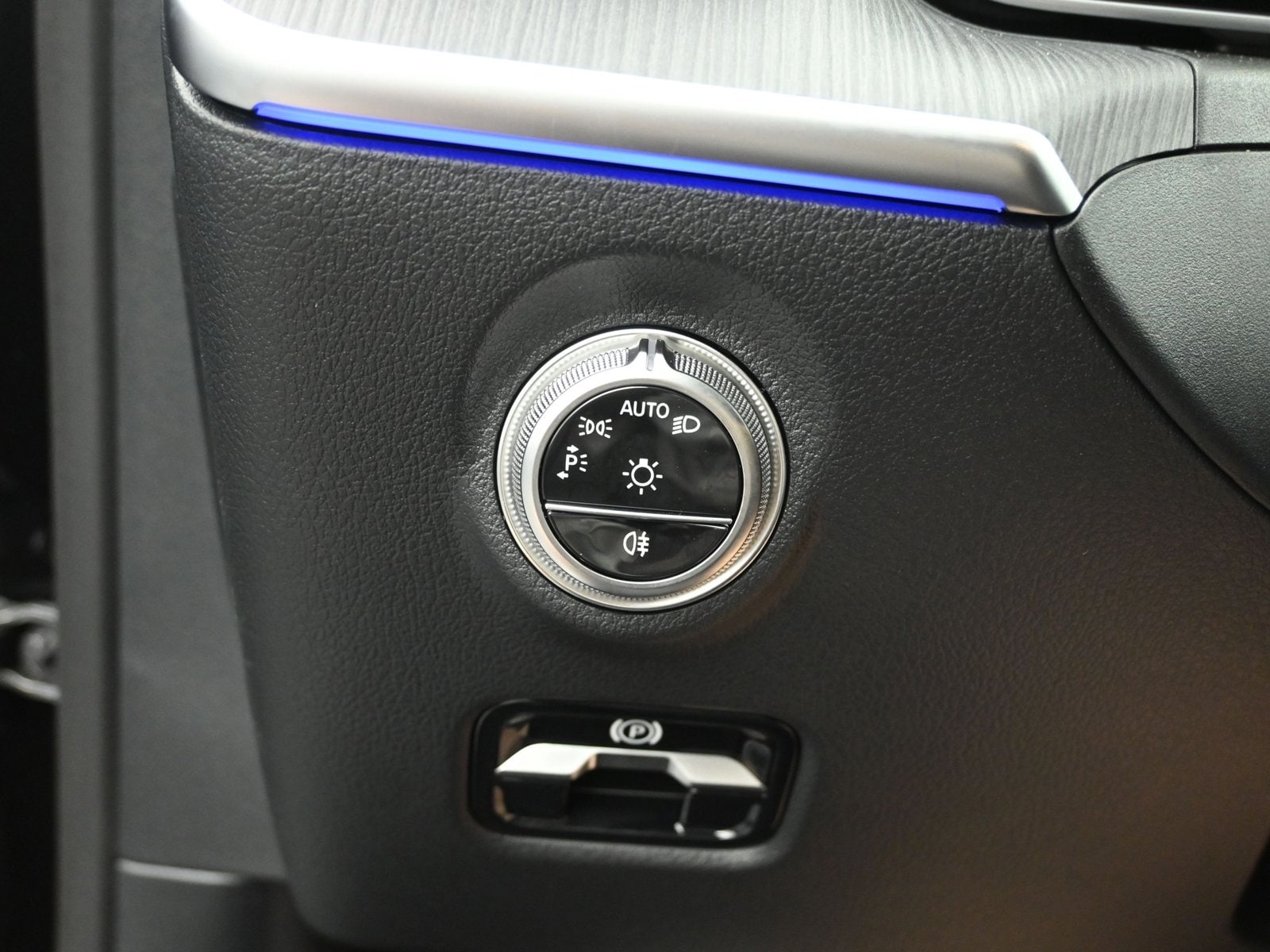 2025 MERCEDES-BENZ C-CLASS - Image 10