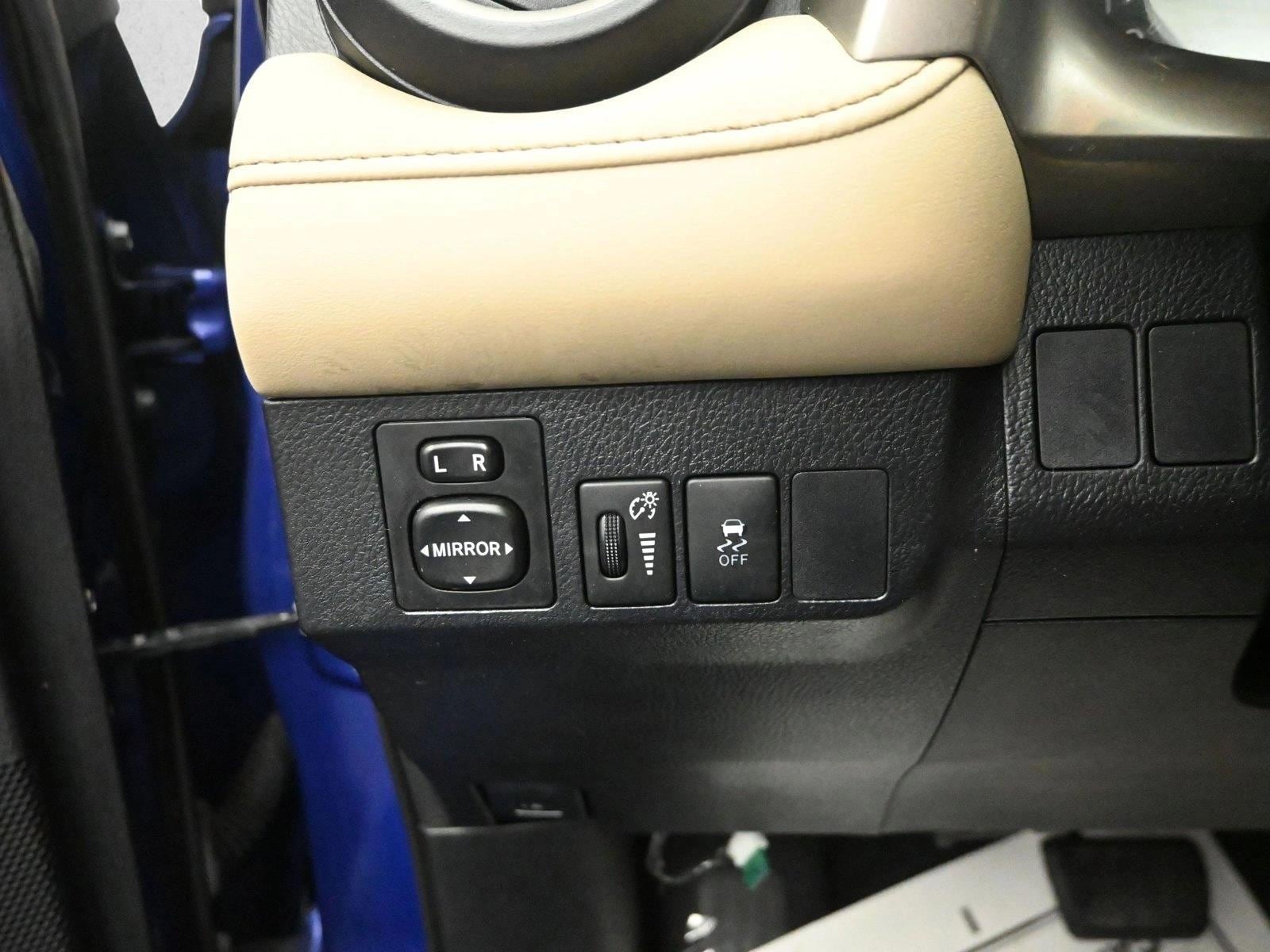 2015 TOYOTA RAV4 - Image 18