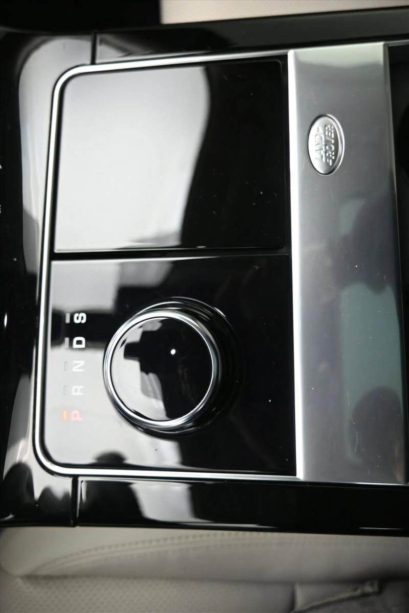 2020 LAND ROVER RANGE ROVER VELAR - Image 18