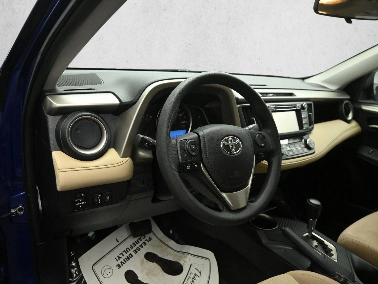 2015 TOYOTA RAV4 - Image 9