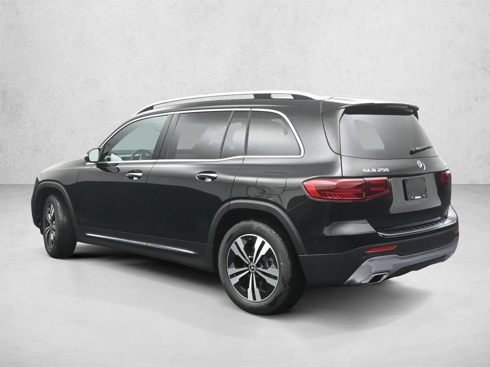 2025 Mercedes Benz GLB 250 4MATIC photo 3