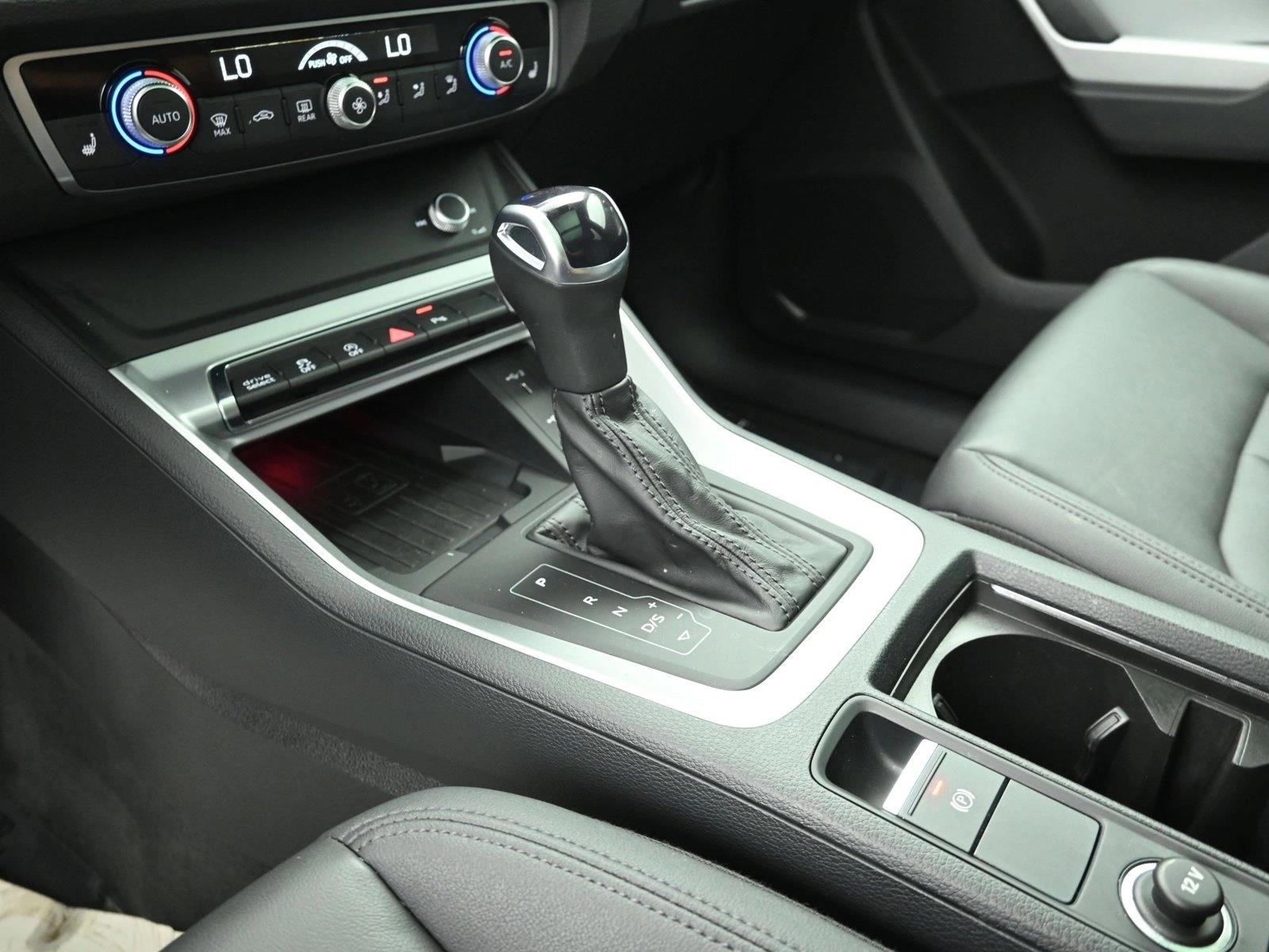 2022 AUDI Q3 - Image 13