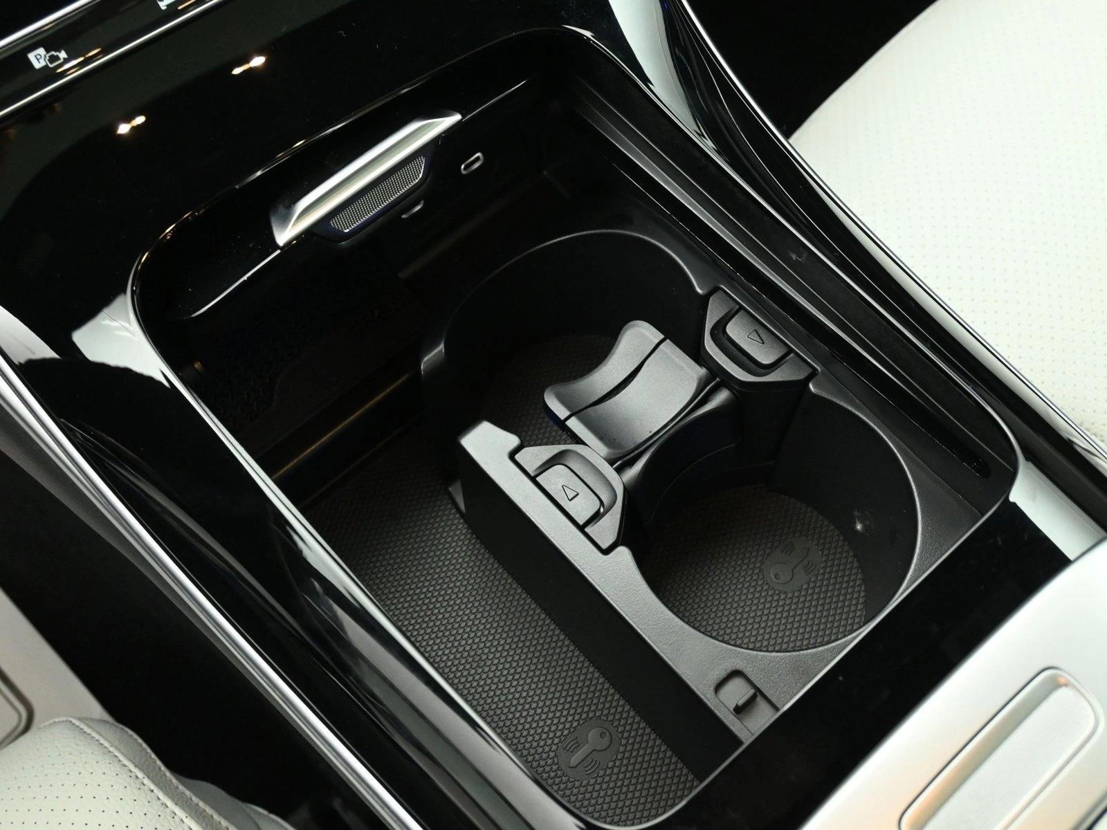 2025 MERCEDES-BENZ C-CLASS - Image 13