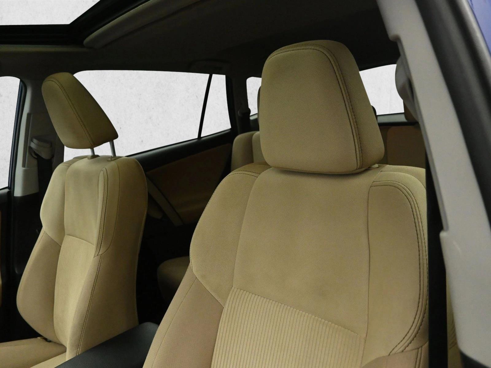 2015 TOYOTA RAV4 - Image 10