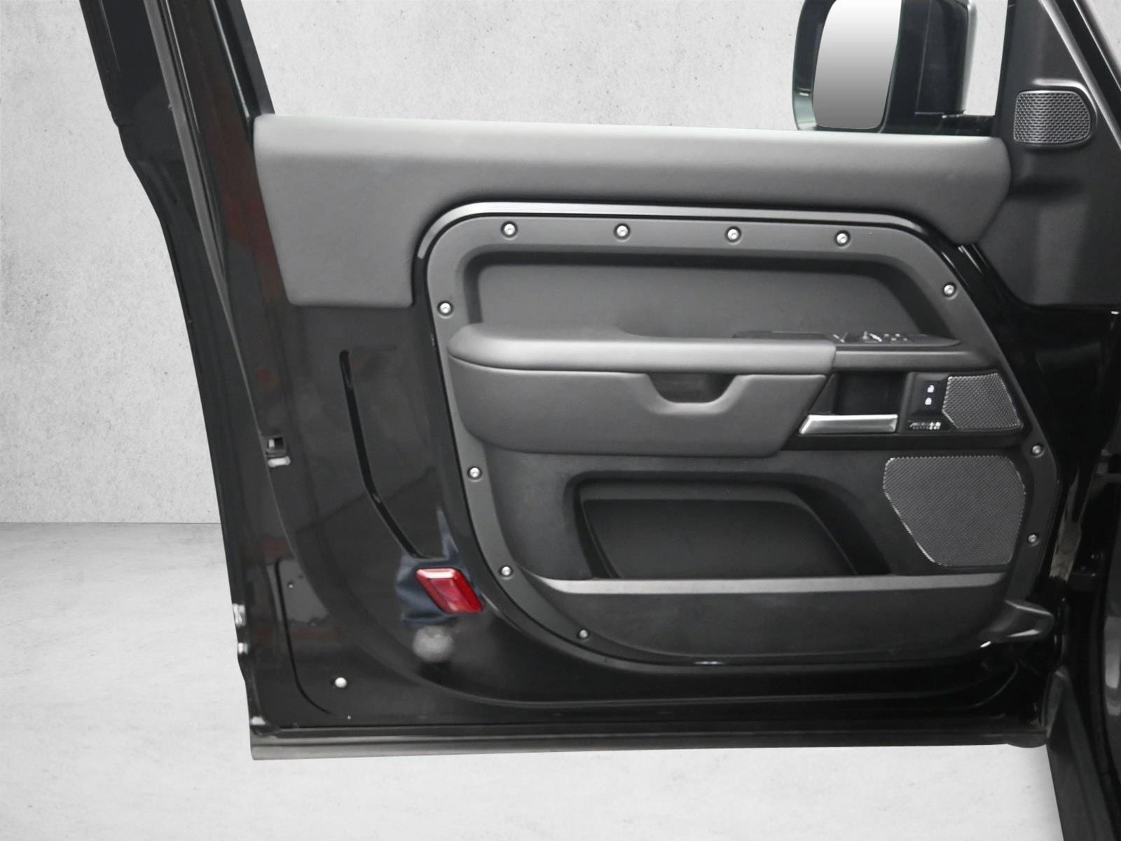 2024 LAND ROVER DEFENDER - Image 19