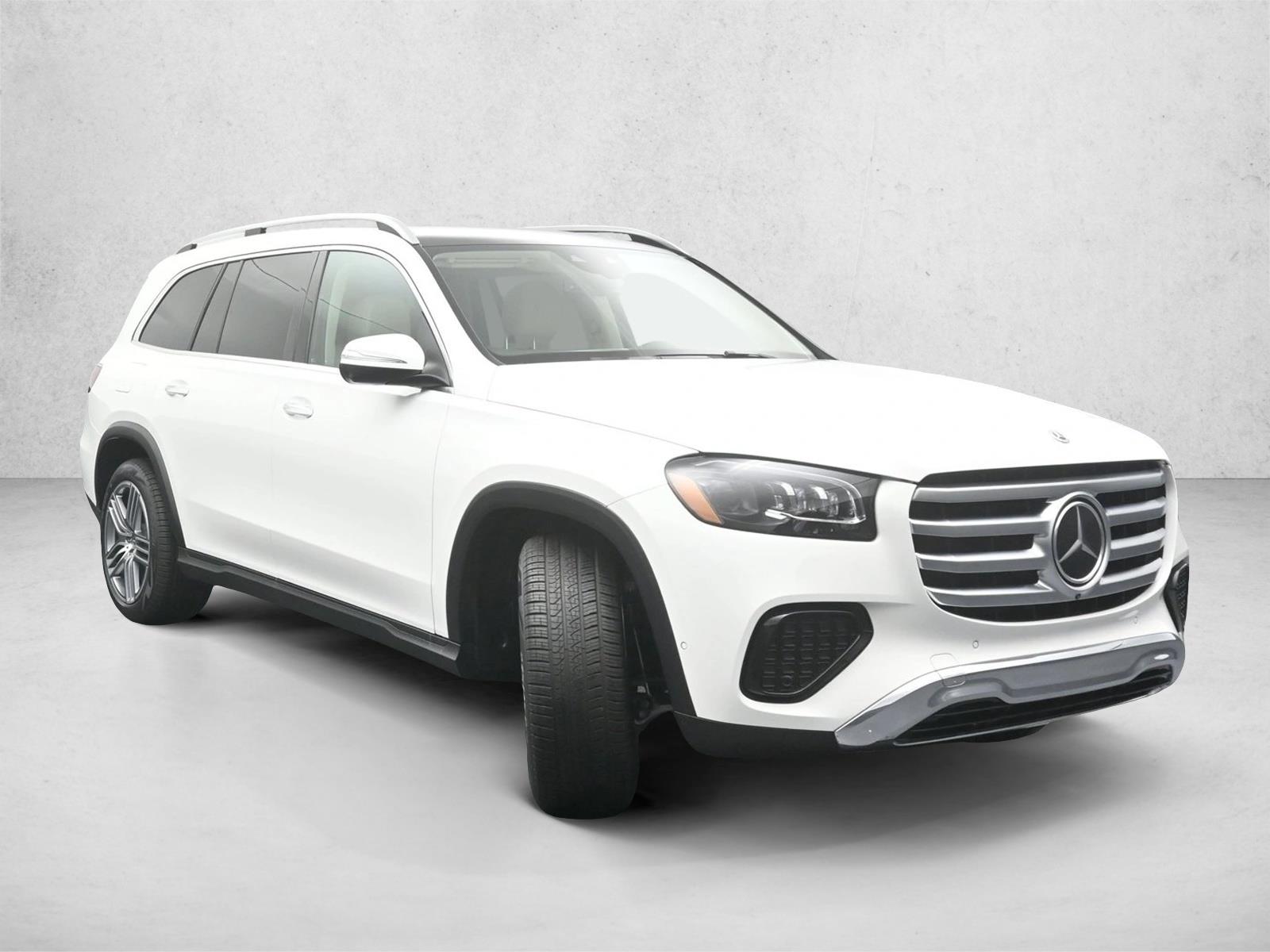 2025 Mercedes Benz GLS 450 4MATIC photo 3