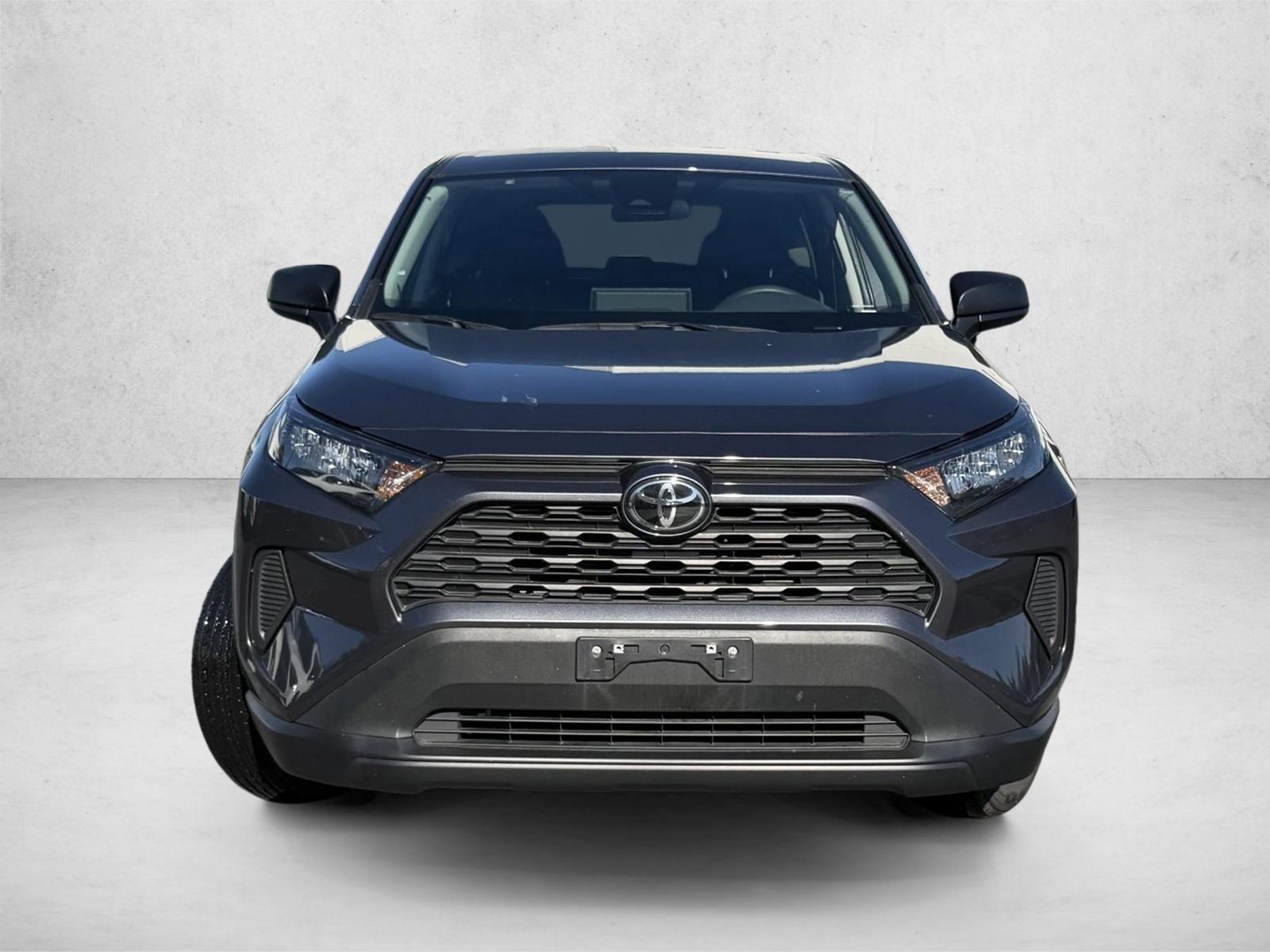 2022 Toyota RAV4 LE photo 2