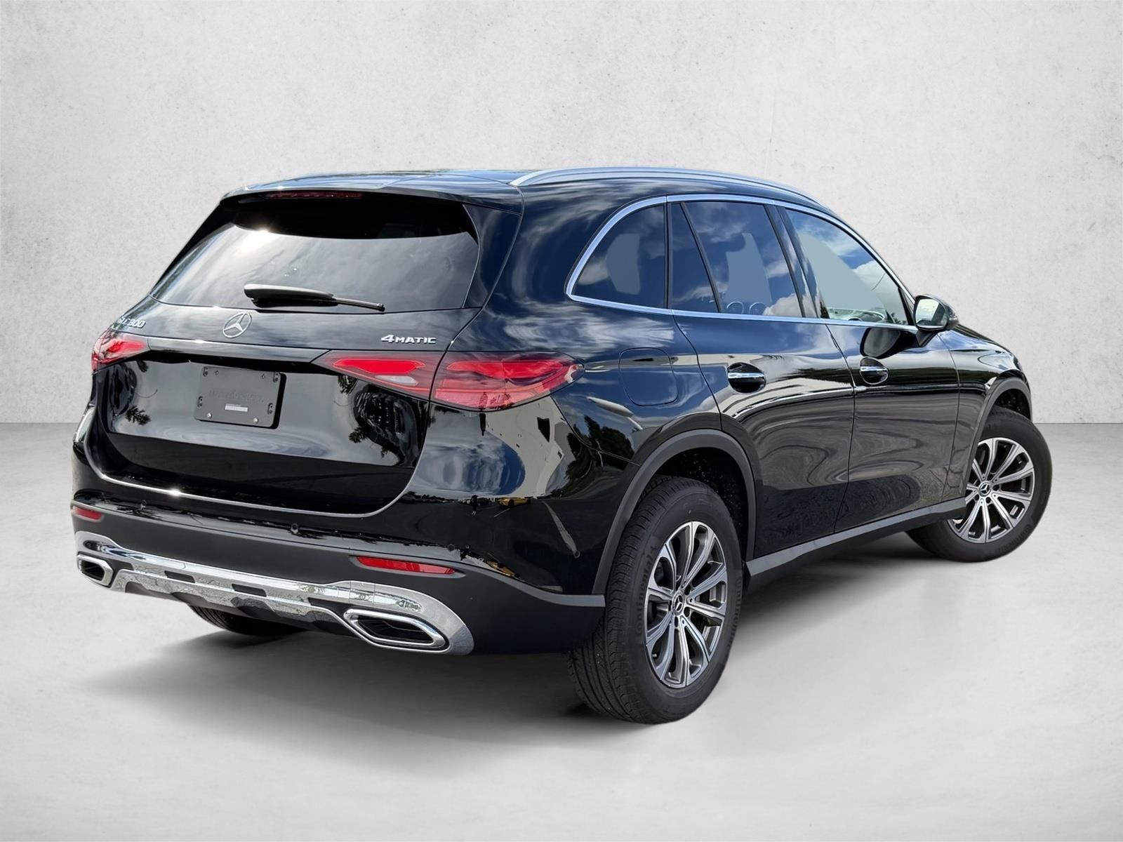 2025 Mercedes Benz GLC 300 4MATIC photo 4