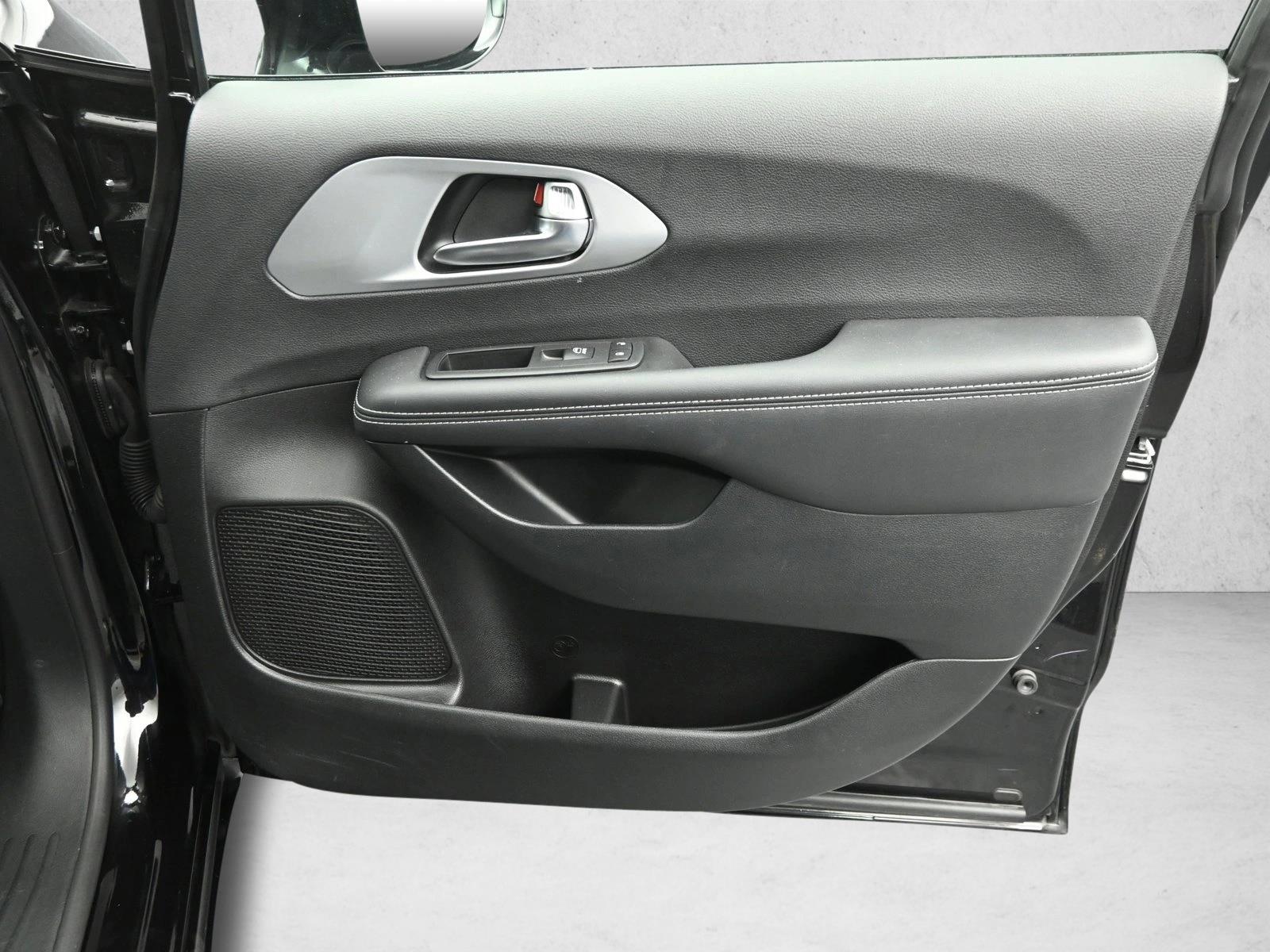 2025 CHRYSLER PACIFICA - Image 28