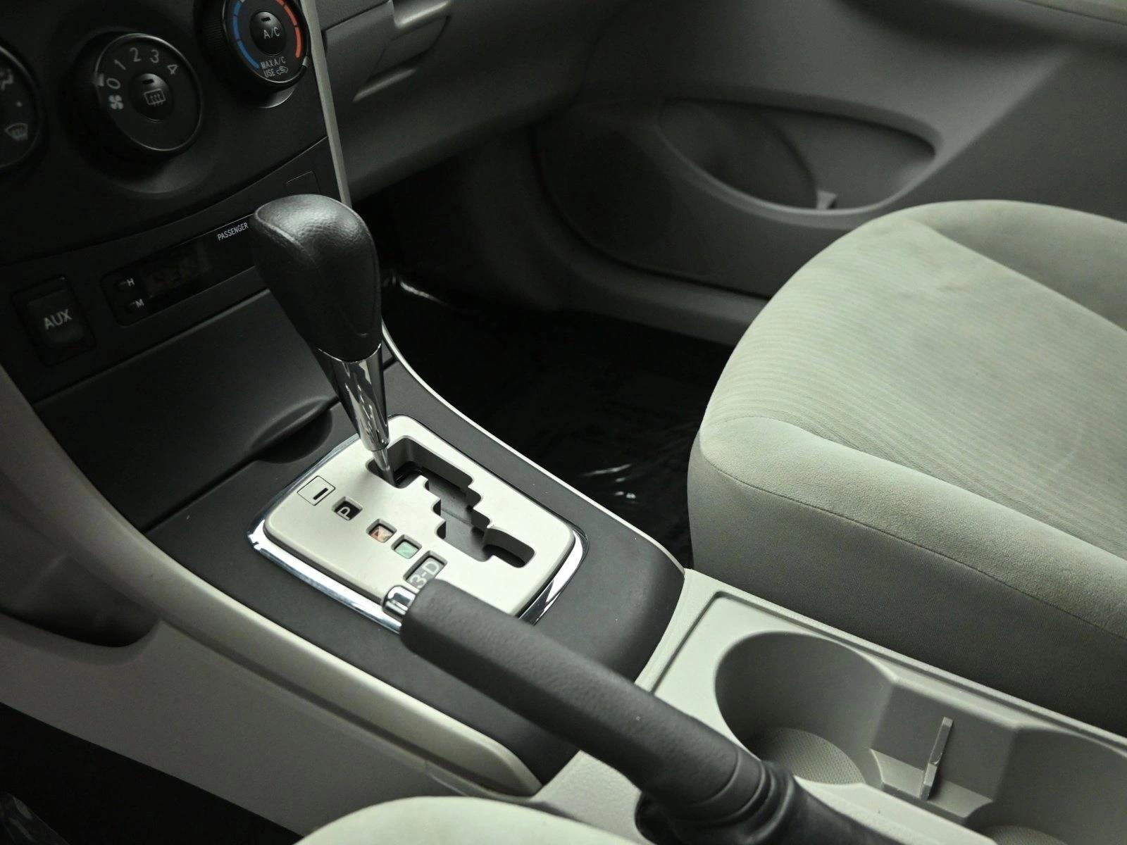 2010 TOYOTA COROLLA - Image 13