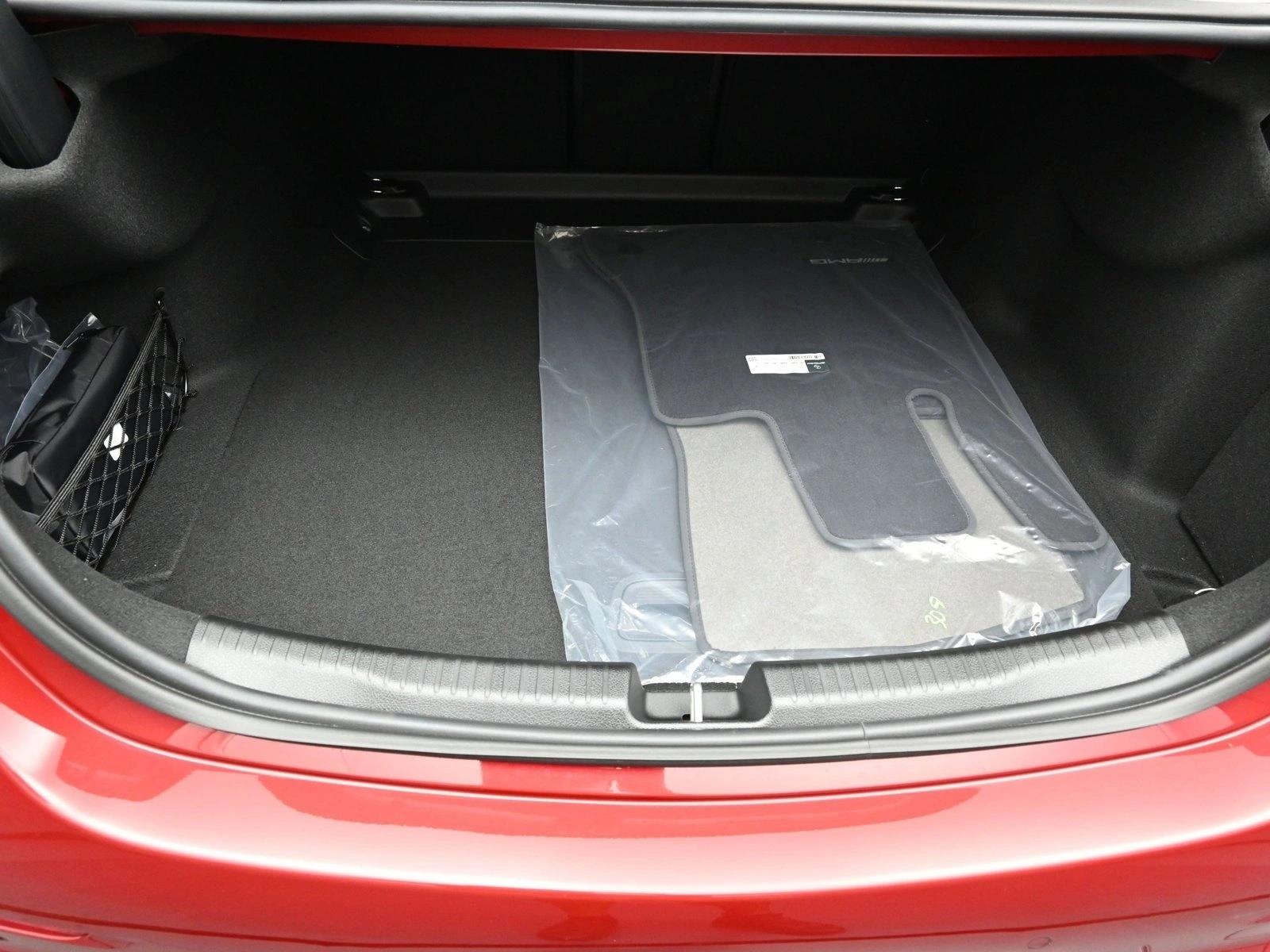 2025 MERCEDES-BENZ C-CLASS - Image 24