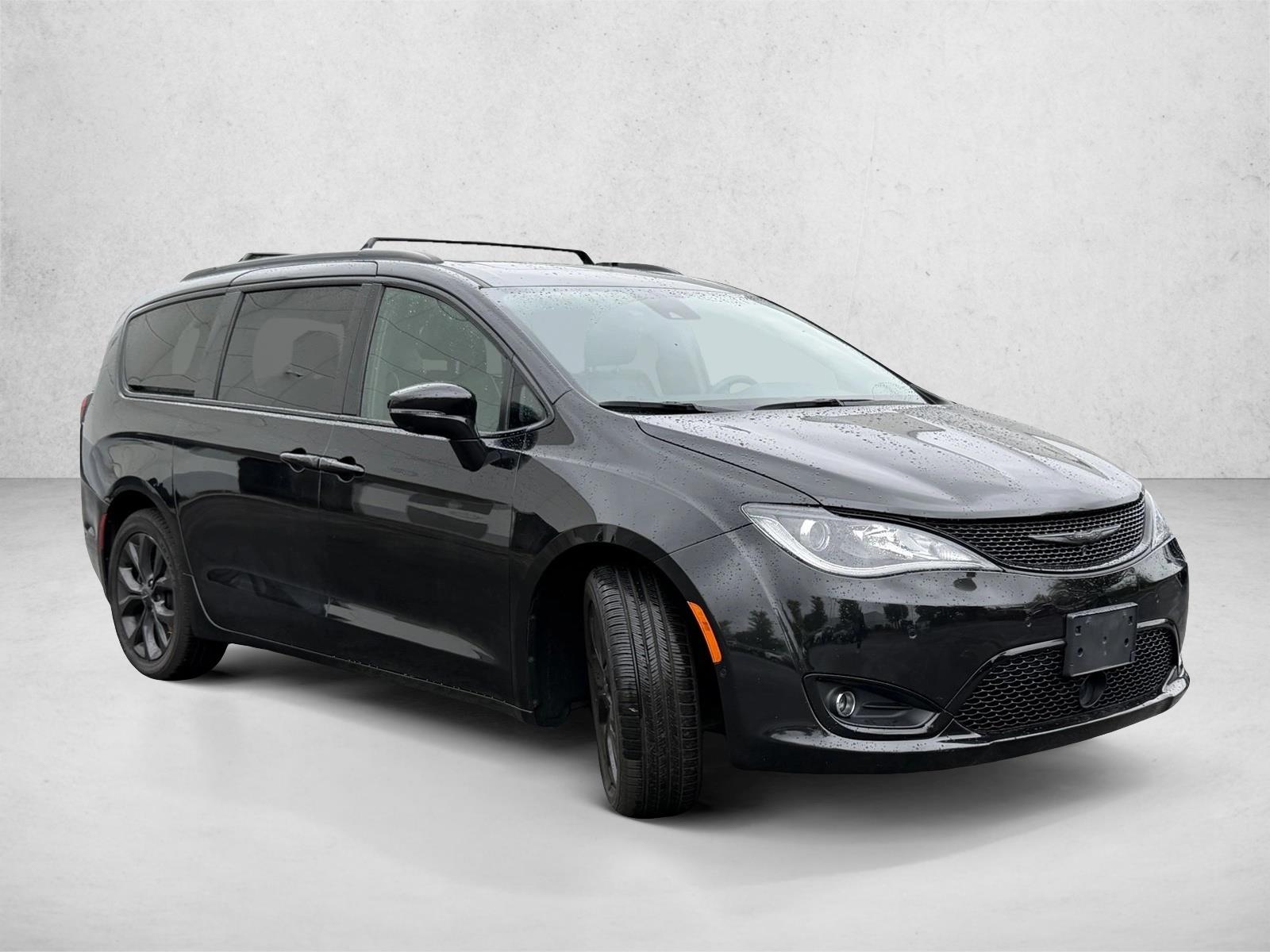 2018 Chrysler Pacifica Limited photo 3