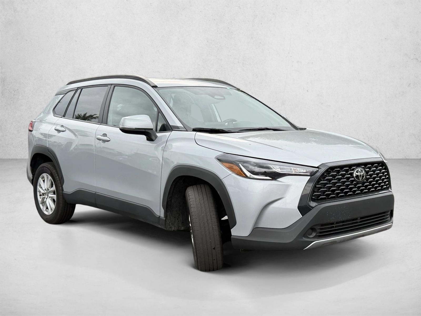 2024 Toyota Corolla Cross LE photo 3