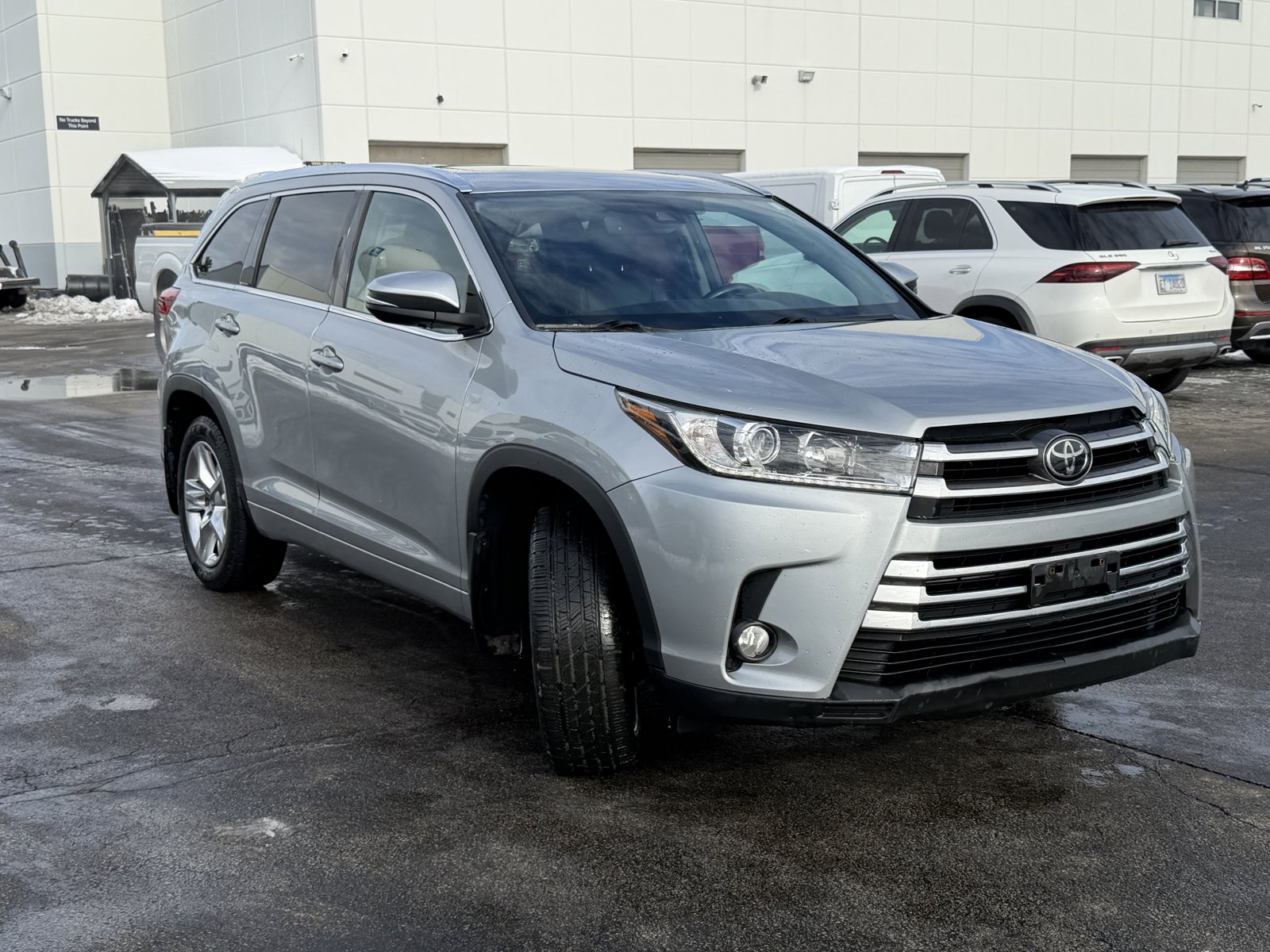 2017 Toyota Highlander Limited photo 2