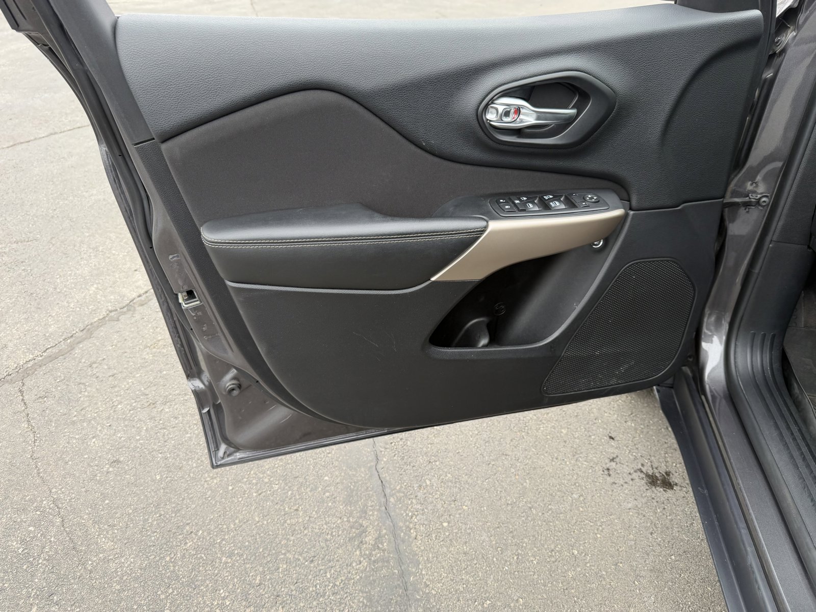 2017 JEEP CHEROKEE - Image 12