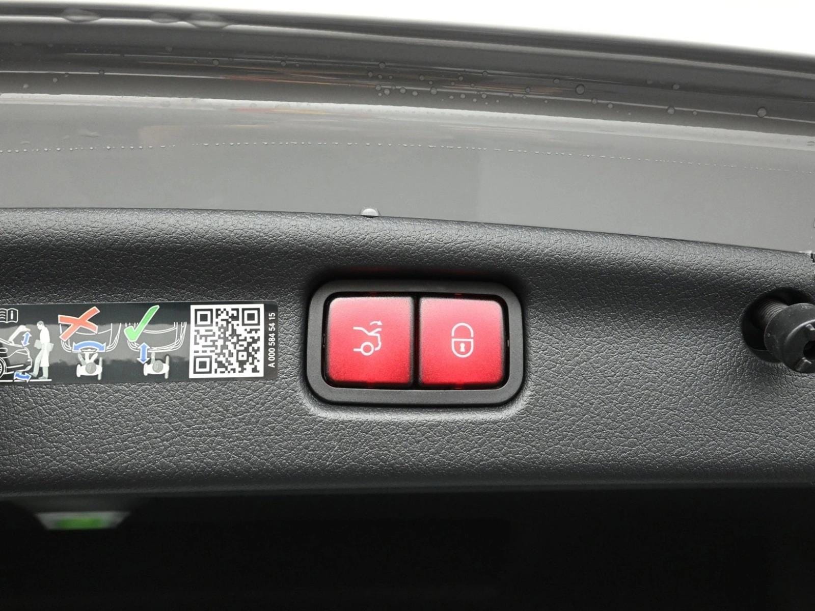 2025 MERCEDES-BENZ C-CLASS - Image 24