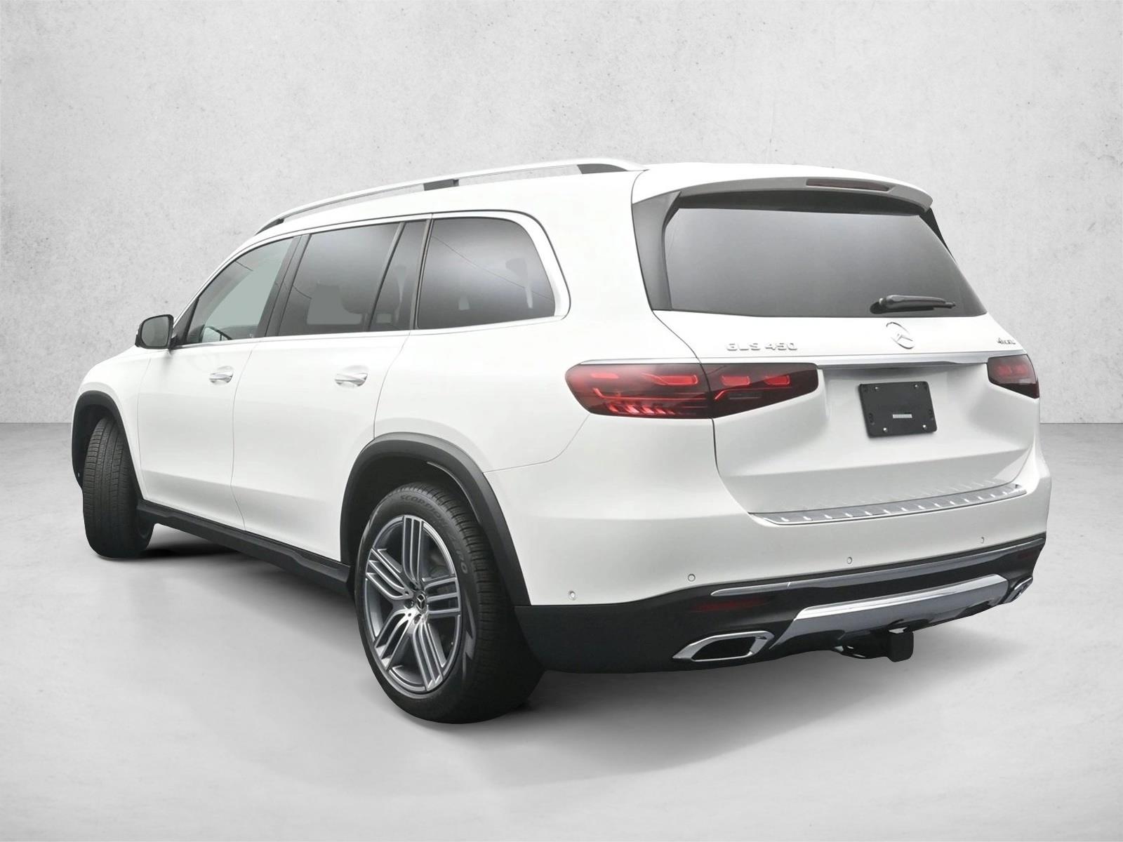 2025 Mercedes Benz GLS 450 4MATIC photo 3