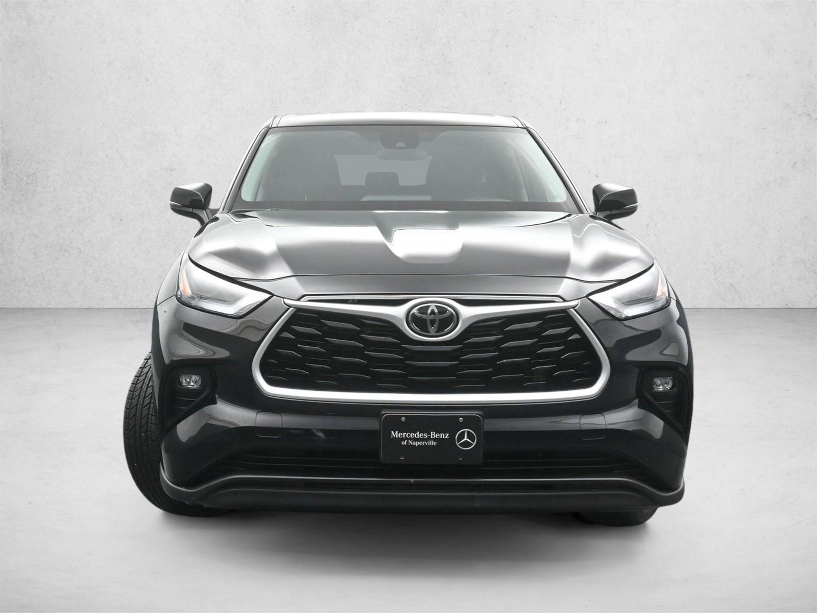 2023 Toyota Highlander LE photo 3