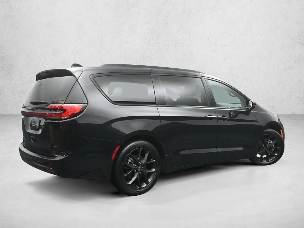Used 2025 Chrysler Pacifica Limited Van Passenger Van