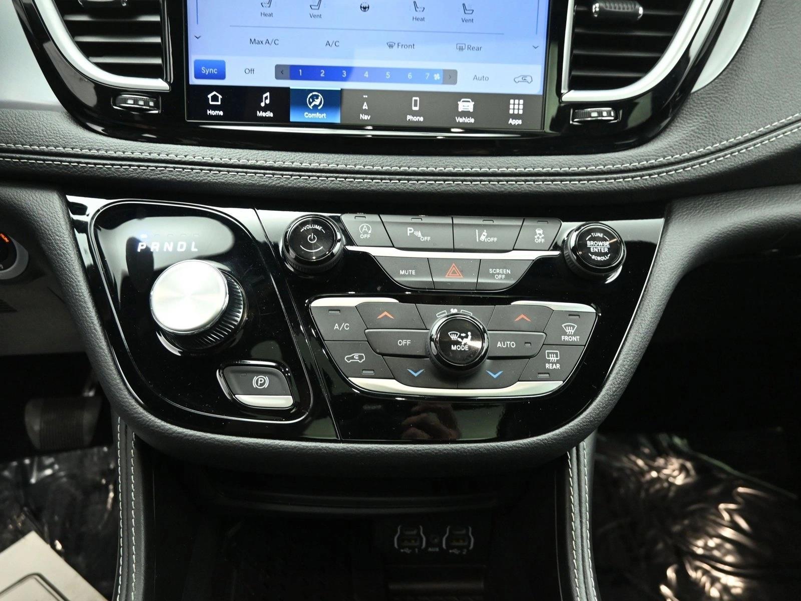 2025 CHRYSLER PACIFICA - Image 12