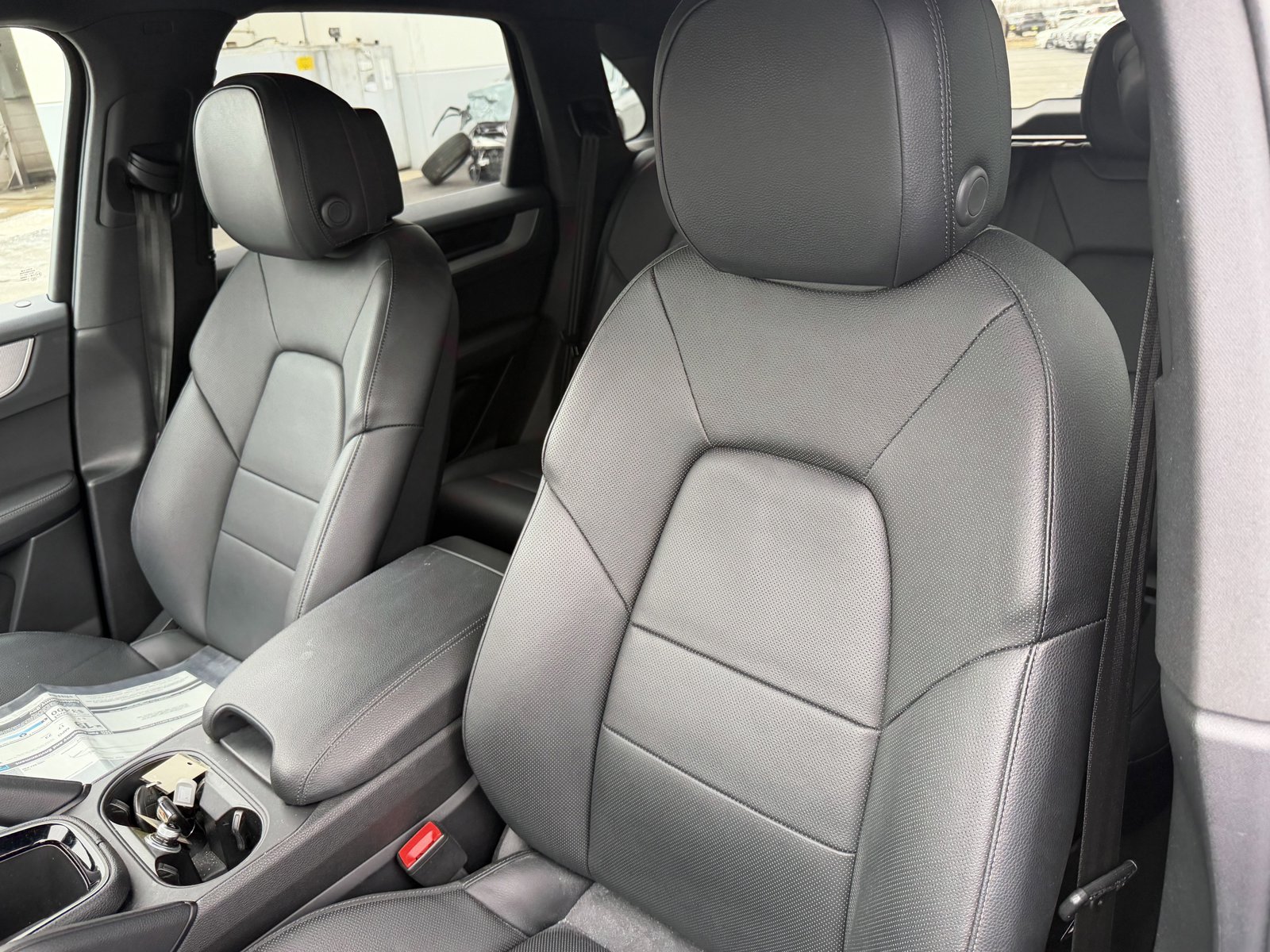 2024 PORSCHE CAYENNE - Image 11