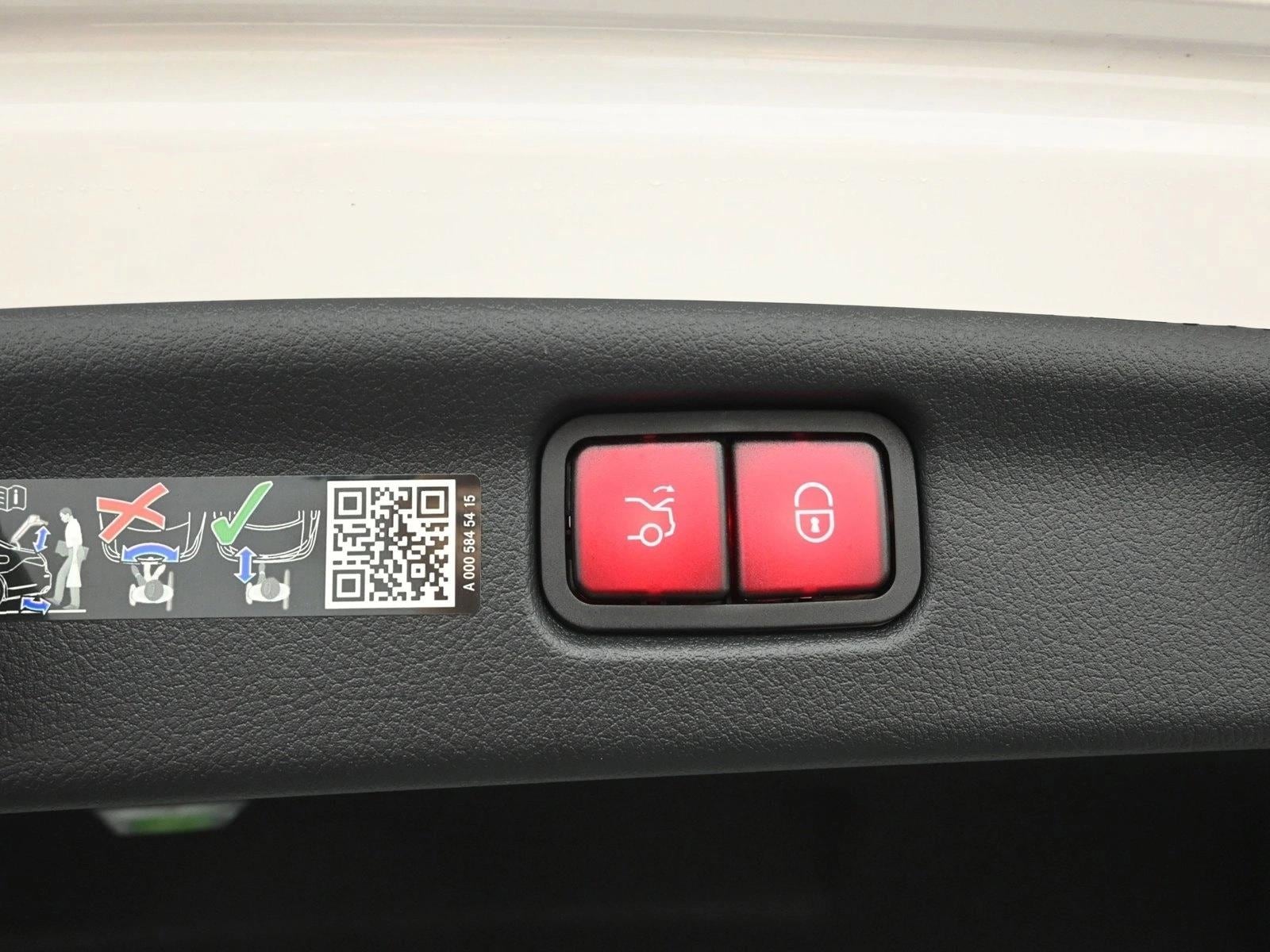 2025 MERCEDES-BENZ C-CLASS - Image 24