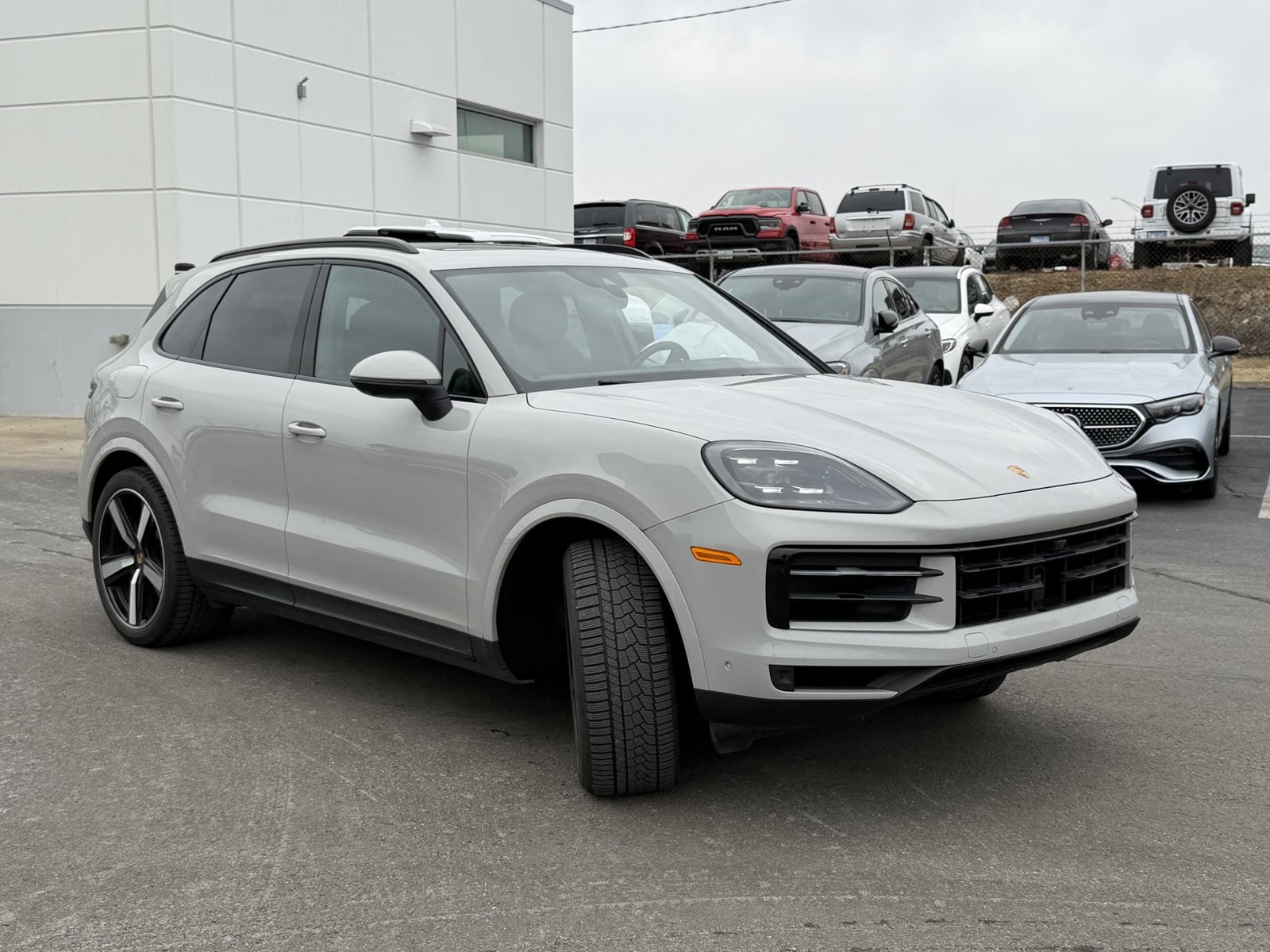 2024 PORSCHE CAYENNE - Image 3