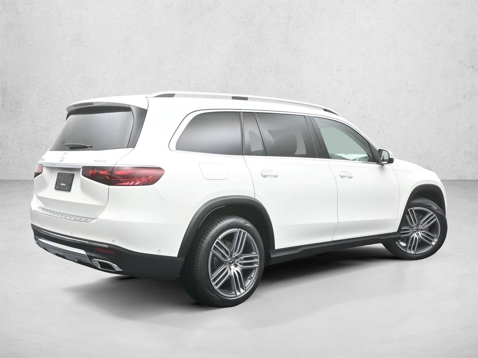 2025 Mercedes Benz GLS 450 4MATIC photo 2