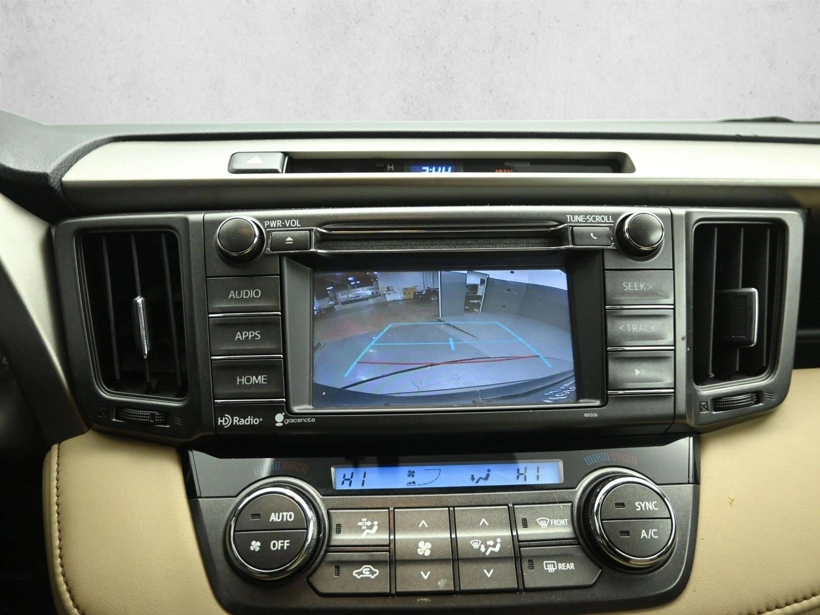 2015 TOYOTA RAV4 - Image 11