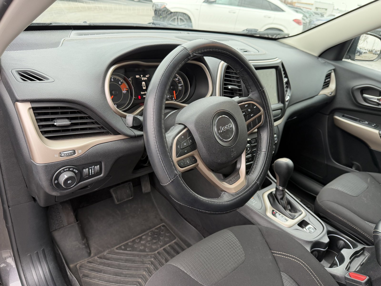 2017 JEEP CHEROKEE - Image 10