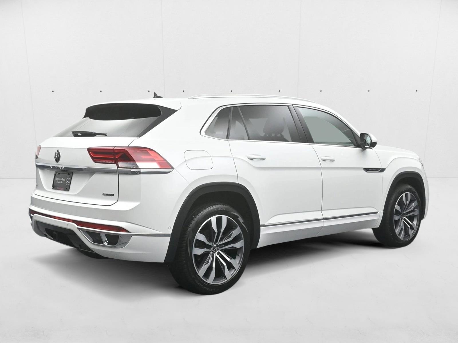 2023 Volkswagen Atlas Cross Sport V6 SEL Premium R-Line photo 2