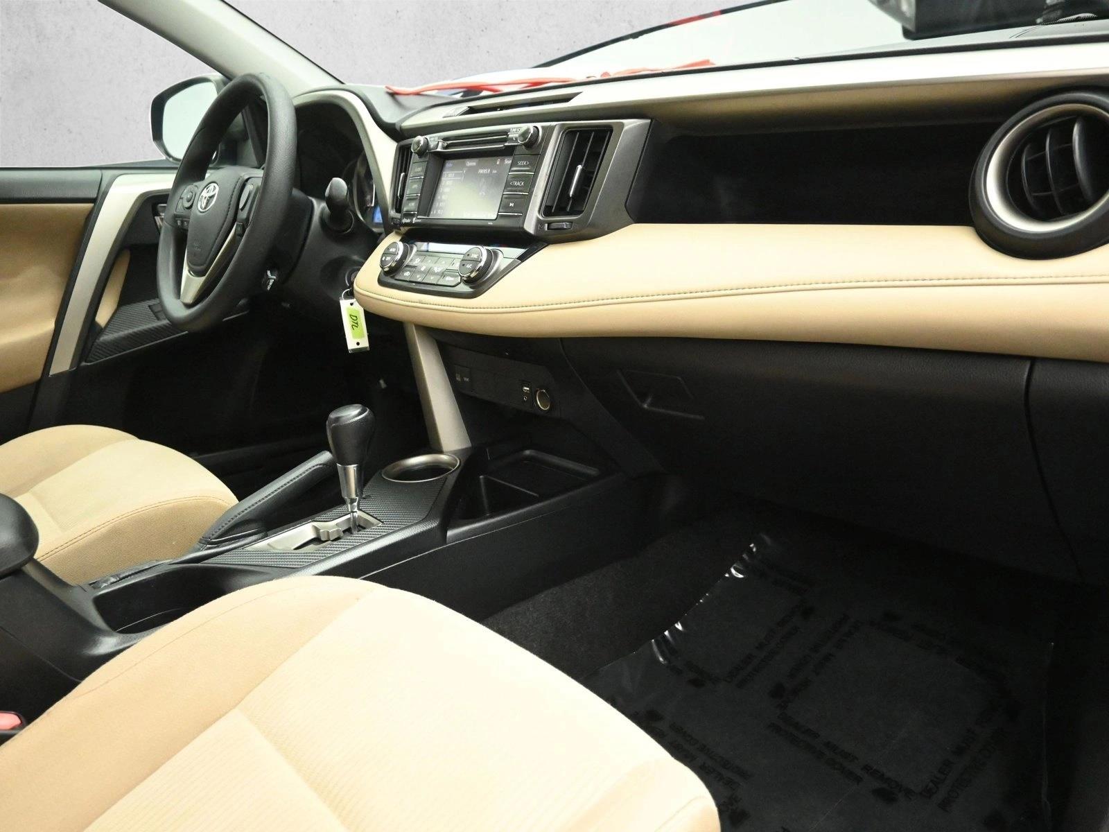 2015 TOYOTA RAV4 - Image 25