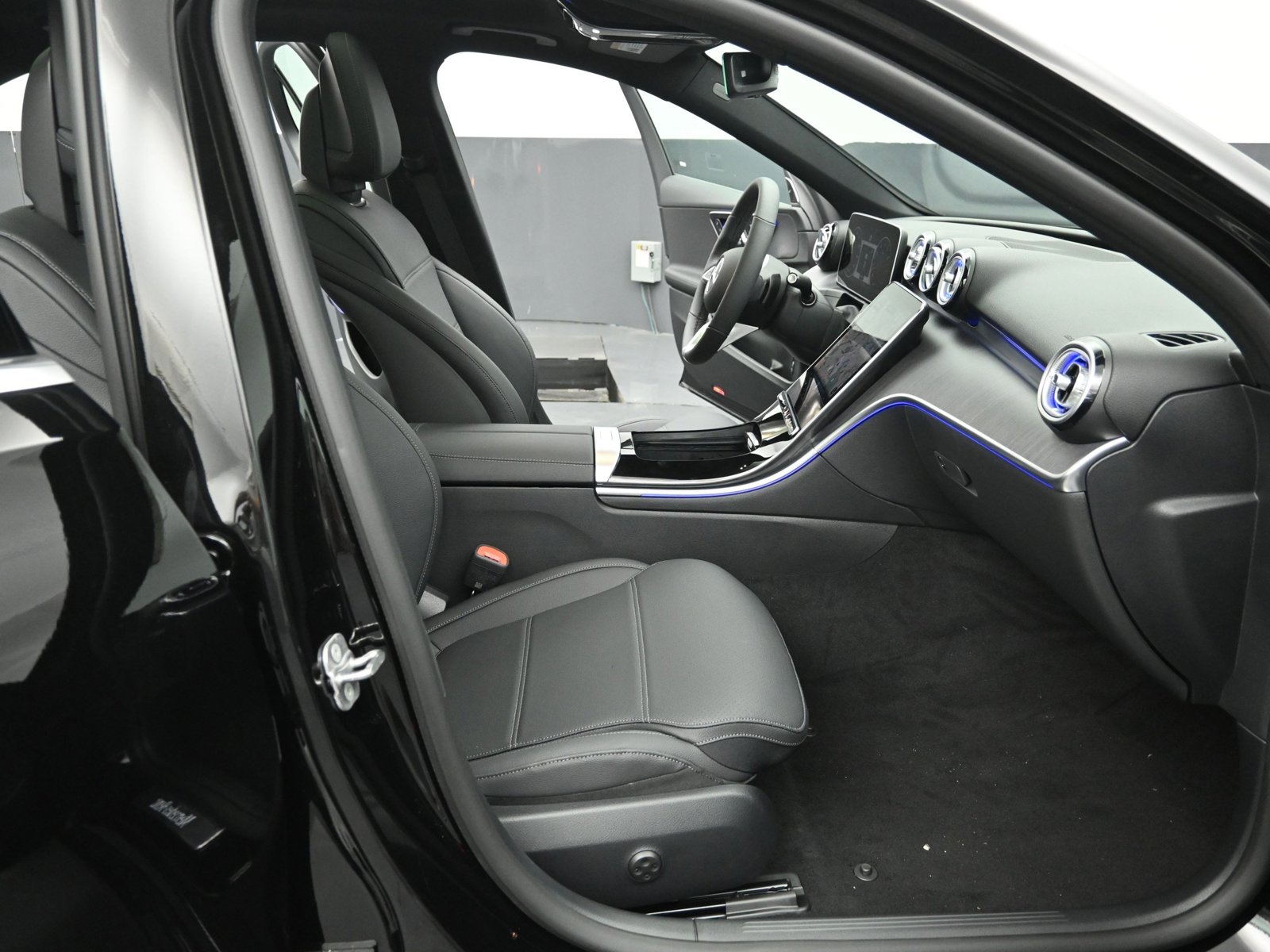 2025 MERCEDES-BENZ C-CLASS - Image 28