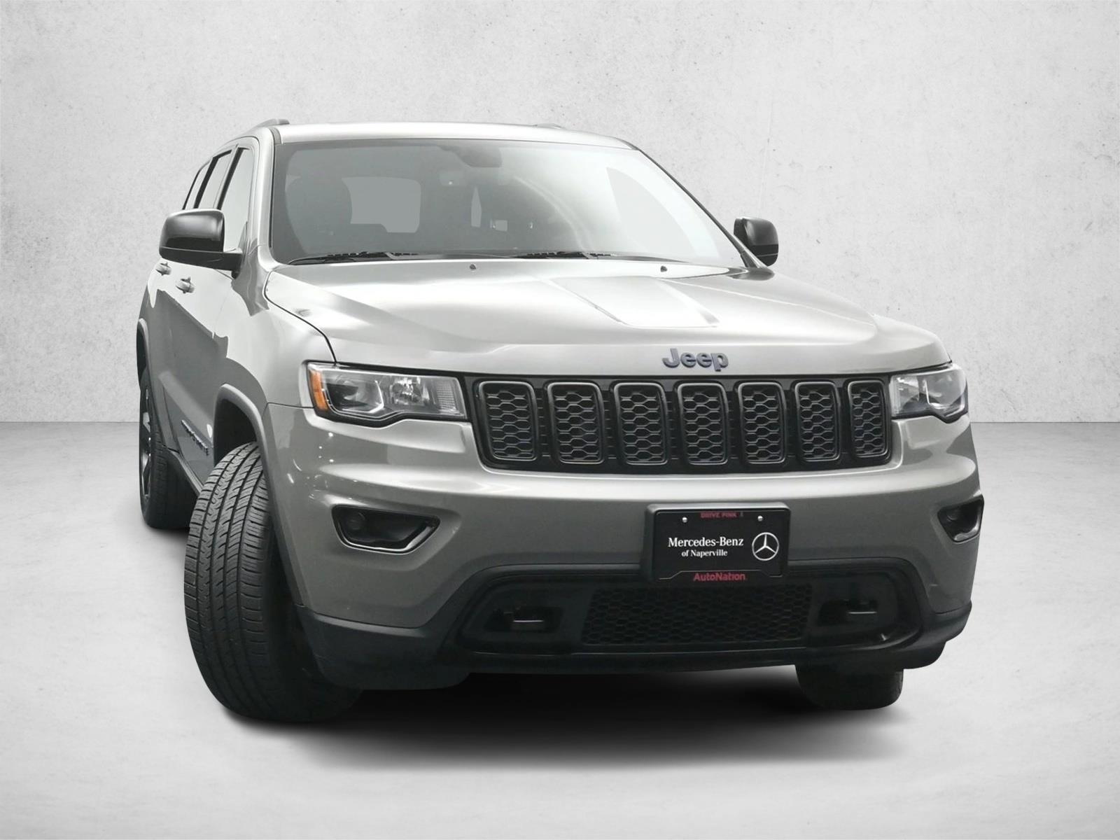 2019 Jeep Grand Cherokee Laredo photo 2