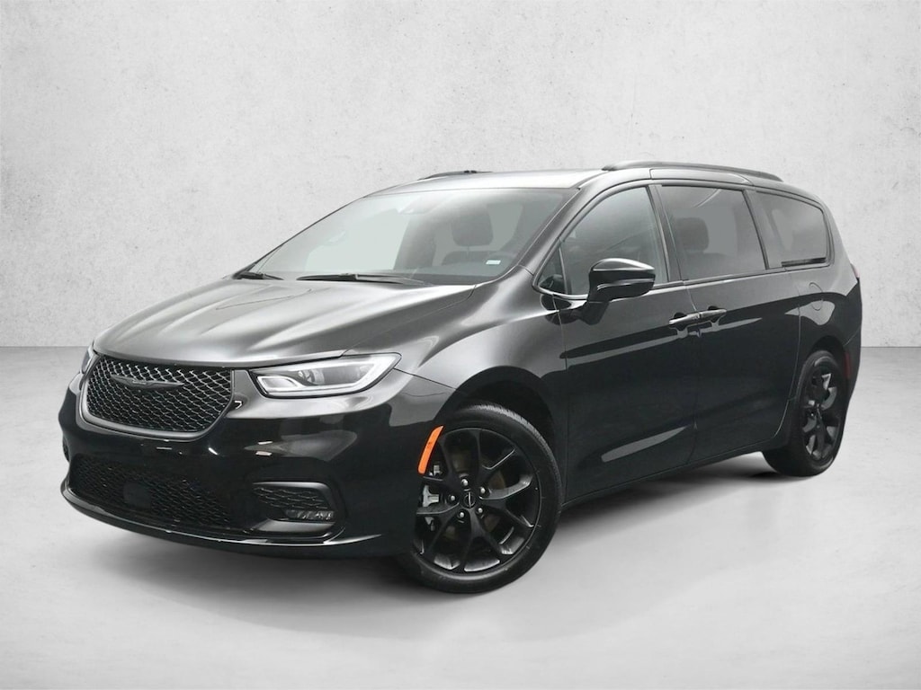 Used 2025 Chrysler Pacifica Limited Van Passenger Van