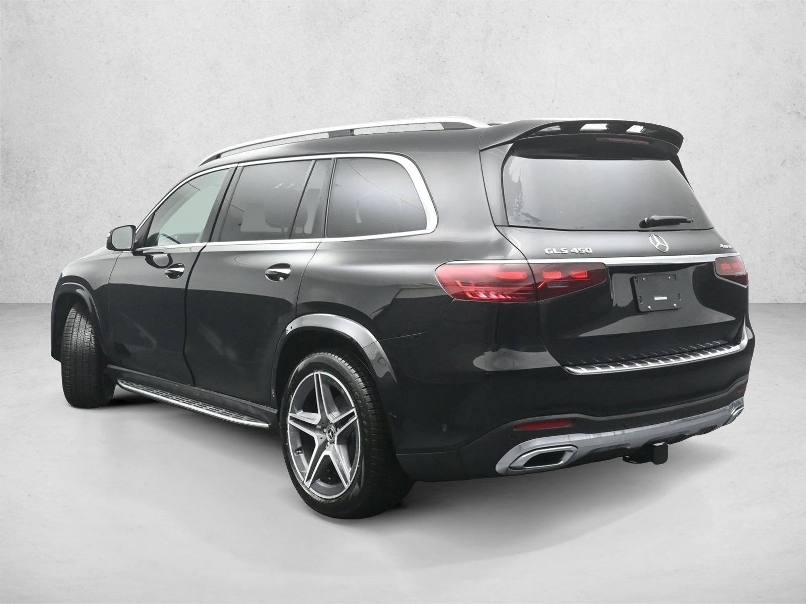 2025 Mercedes Benz GLS 450 4MATIC photo 3