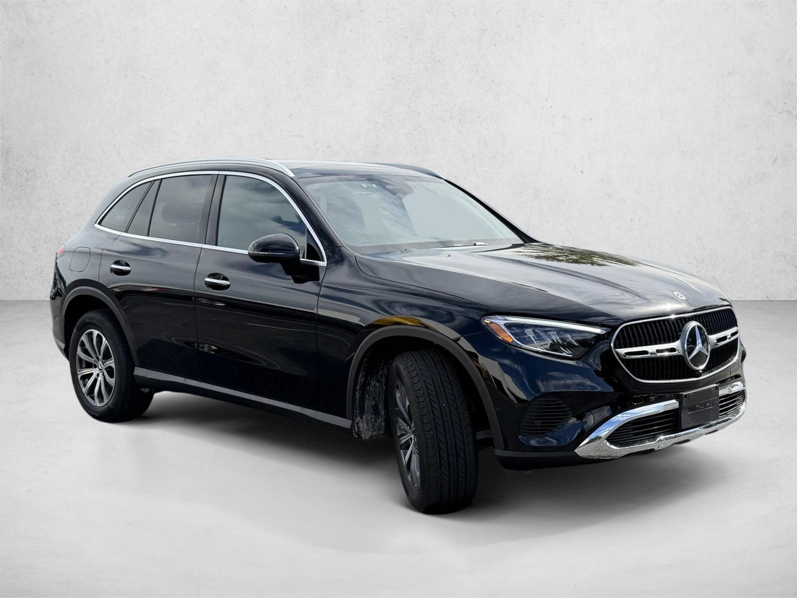 2025 Mercedes Benz GLC 300 4MATIC photo 3
