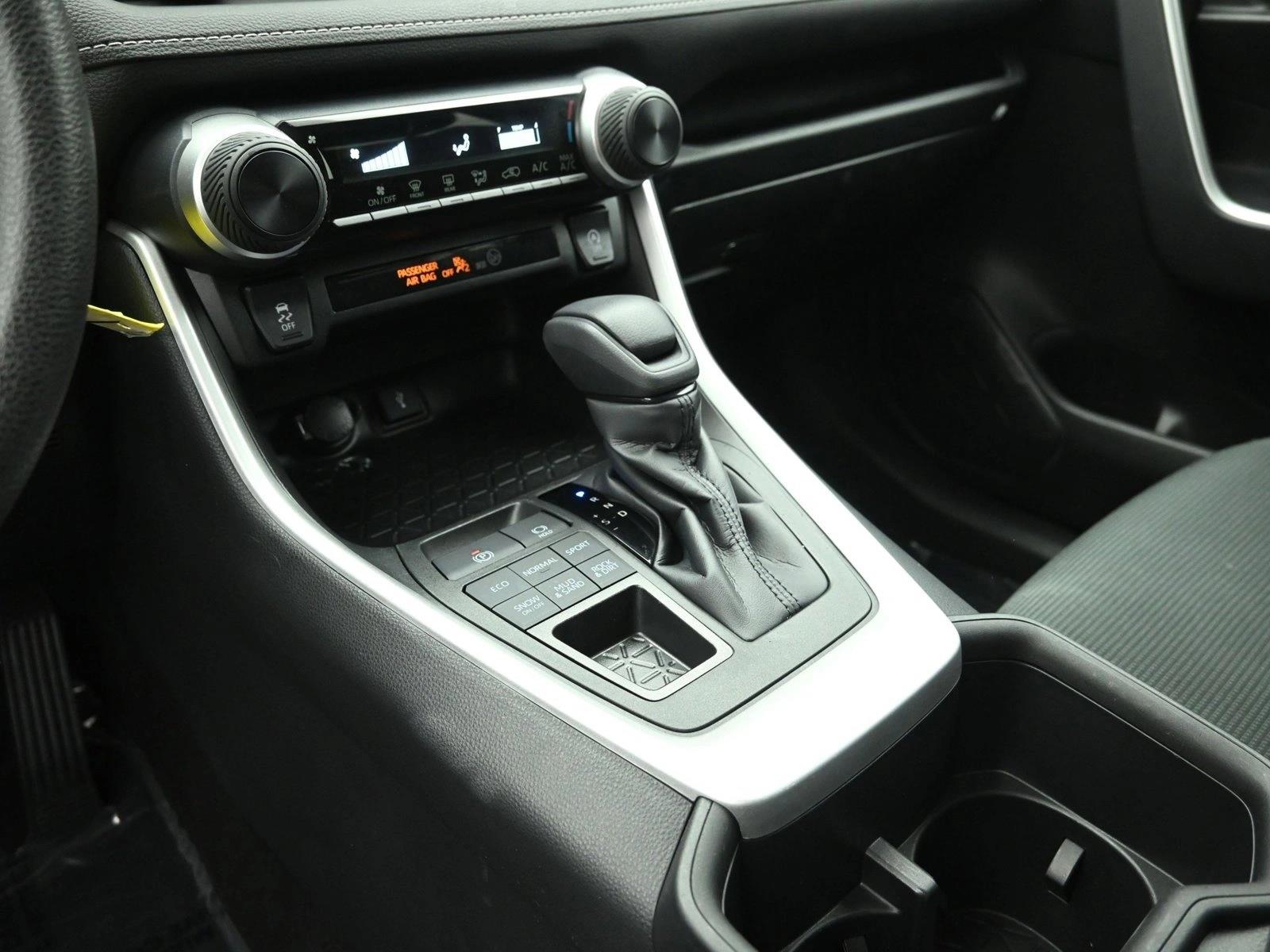 2022 TOYOTA RAV4 - Image 13