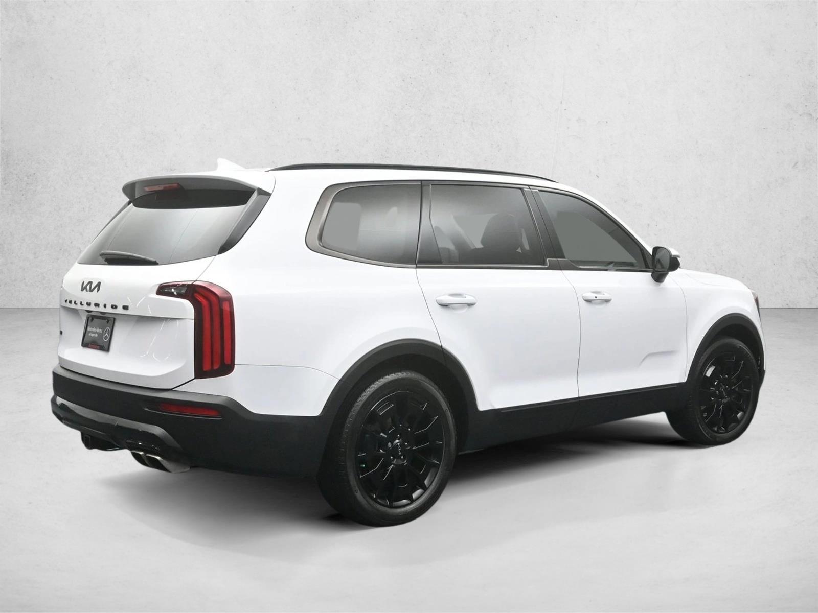 2022 Kia Telluride EX photo 2